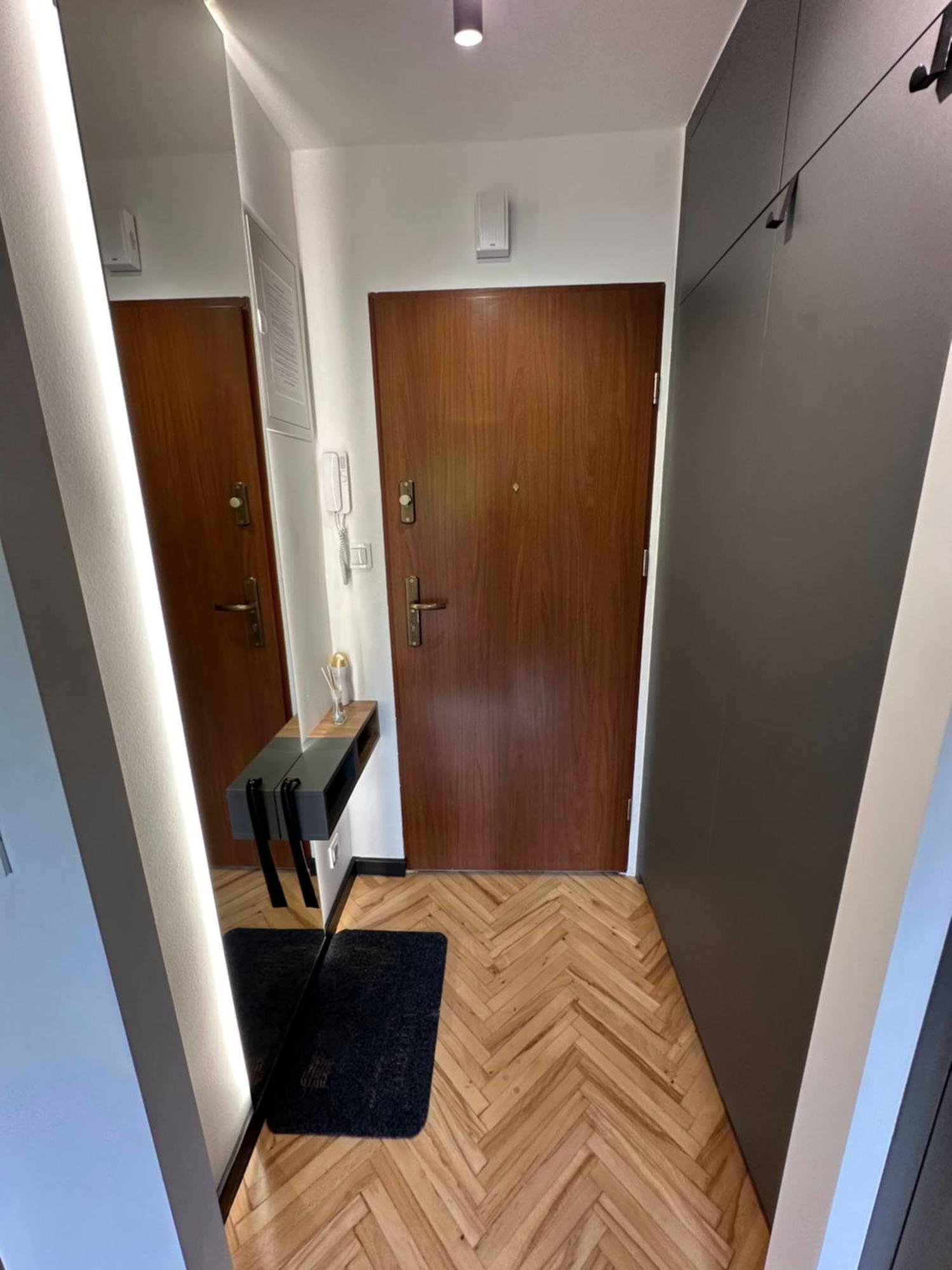 Apartament Przy Parku 凯尔采 外观 照片