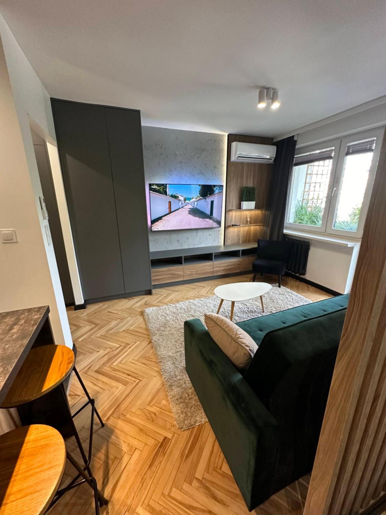 Apartament Przy Parku 凯尔采 外观 照片